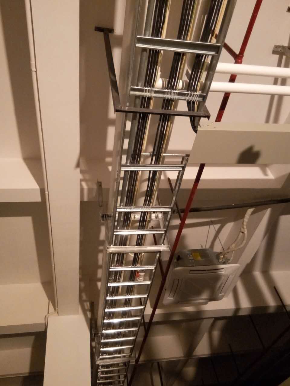 松山湖華為電纜橋架進場(圖2) 華為橋架安裝圖一