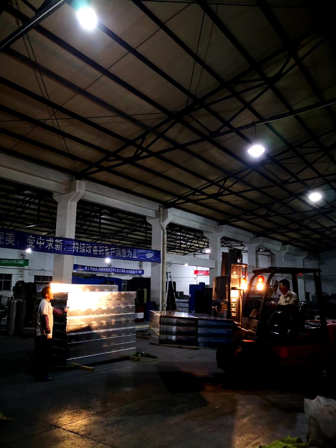 廣州富士康新塘工廠電纜橋架進場(圖3) 廣州電纜橋架